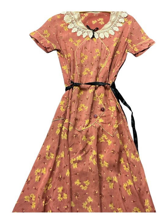 American Vintage Dresses & Skirts - Vintage 1930s/ 40s rust orange floral print lace trim collar belted day dress